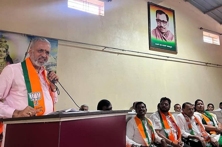 ಶಿರಸಿಯಲ್ಲಿ ಆಯೋಜಿಸಿದ್ದ ಜನಗಣತಿ ಪೂರ್ವಭಾವಿ ಸಭೆಯಲ್ಲಿ ವಿಶ್ವೇಶ್ವರ ಹೆಗಡೆ ಕಾಗೇರಿ ಮಾತನಾಡಿದರು 