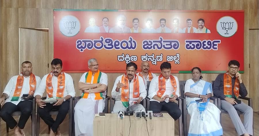 ಸುದ್ದಿಗೋಷ್ಠಿಯಲ್ಲಿ ಸತೀಶ್‌ ಕುಂಪಲ ಮಾತನಾಡಿದರು