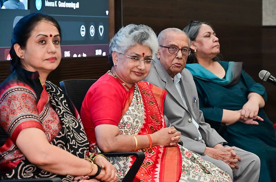 <div class="paragraphs"><p>ಉಪನ್ಯಾಸ ಕಾರ್ಯಕ್ರಮದಲ್ಲಿ ಶಾಲಿನಿ ರಜನೀಶ್, ಬಿ.ವಿ. ನಾಗರತ್ನ, ಎಸ್. ರಾಮನಾಥನ್‌ ಮತ್ತು ಉಮಾ ಮಹಾದೇವನ್ ಪಾಲ್ಗೊಂಡಿದ್ದರು</p></div>