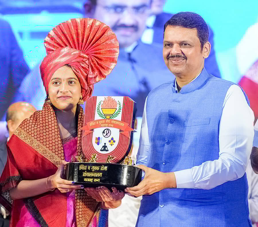 ದಿವ್ಯಾ ದೇಶಮುಖ್ ಅವರನ್ನು ಅಭಿನಂದಿಸಿದ ಮಹಾರಾಷ್ಟ್ರ ಮುಖ್ಯಮಂತ್ರಿ ದೇವೇಂದ್ರ ಫಡಣವೀಸ್‌
ಎಕ್ಸ್‌ ಚಿತ್ರ