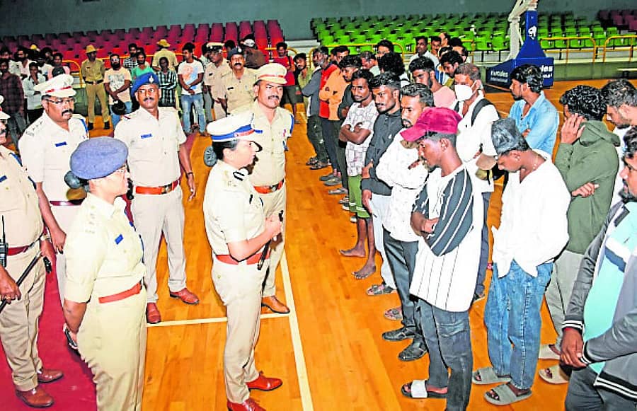 <div class="paragraphs"><p>ಮೈಸೂರಿನಲ್ಲಿ ಶನಿವಾರ ಮಾದಕವಸ್ತು ಸೇವನೆ ಪತ್ತೆಗಾಗಿ ತಪಾಸಣೆ ನಡೆಯಿತು.ನಗರ ಪೊಲೀಸ್‌ ಆಯುಕ್ತೆ ಸೀಮಾ ಲಾಟ್ಕರ್‌ ಹಾಜರಿದ್ದರು</p></div>