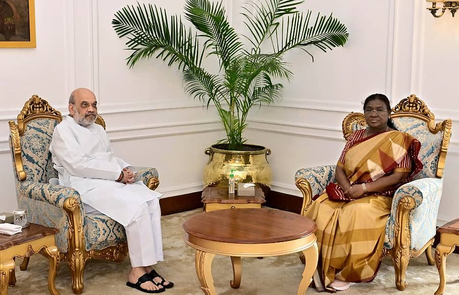 <div class="paragraphs"><p>ರಾಷ್ಟ್ರಪತಿ ದ್ರೌಪದಿ ಮರ್ಮು ಮತ್ತು&nbsp;ಅಮಿತ್ ಶಾ</p></div>