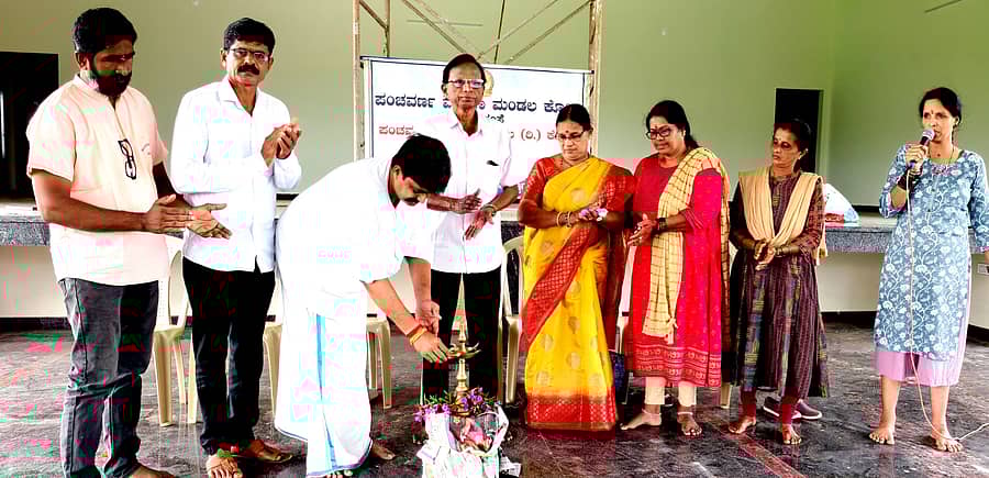 ಹಂದಟ್ಟು ಪರಿಸರದಲ್ಲಿ ಆ.11ರಂದು ನಡೆಯಲಿರುವ ಆಸಾಡಿ ಒಡ್ರ್ ಕಾರ್ಯಕ್ರಮದ ಪೂರ್ವಭಾವಿ ಕ್ರೀಡಾಕೂಟಕ್ಕೆ ಶ್ರೀಕಾಂತ ಶೆಣೈ ಭಾನುವಾರ ಚಾಲನೆ ನೀಡಿದರು
