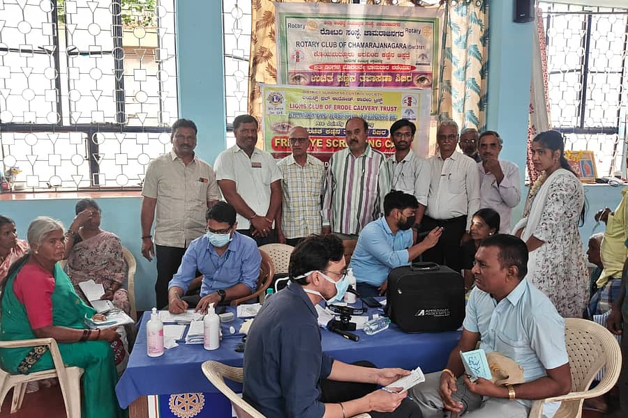 ಚಾಮರಾಜನಗರದಲ್ಲಿ ಭಾನುವಾರ ರೋಟರಿ ಸಂಸ್ಥೆಯಿಂದ ಉಚಿತ ಕಣ್ಣಿನ ತಪಾಸಣಾ ಶಿಬಿರ ನಡೆಯಿತು