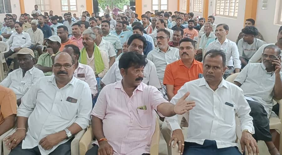 ಹಾನಗಲ್‌ನಲ್ಲಿ ಭಾನುವಾರ ನಡೆದ ಸಭೆಯಲ್ಲಿ ಪಾಲ್ಗೊಂಡಿದ್ದ ಜನರು 