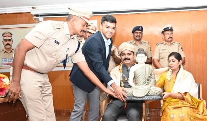 ಗದಗ ಜಿಲ್ಲಾ ಪೊಲೀಸ್‌ ವರಿಷ್ಠಾಧಿಕಾರಿಯಾಗಿದ್ದ ಬಿ.ಎಸ್‌.ನೇಮಗೌಡ ಅವರನ್ನು ಜಿಲ್ಲಾ ಪೊಲೀಸ್‌ ಇಲಾಖೆಯಿಂದ ಸನ್ಮಾನಿಸಿ ಬೀಳ್ಕೊಡಲಾಯಿತು   