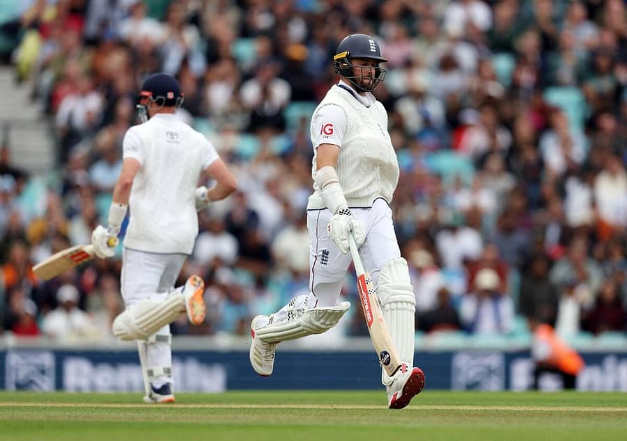 <div class="paragraphs"><p>ರನ್‌ಗಾಗಿ ಓಡುತ್ತಿರುವ ಕ್ರಿಸ್‌ ವೋಕ್ಸ್‌</p></div>