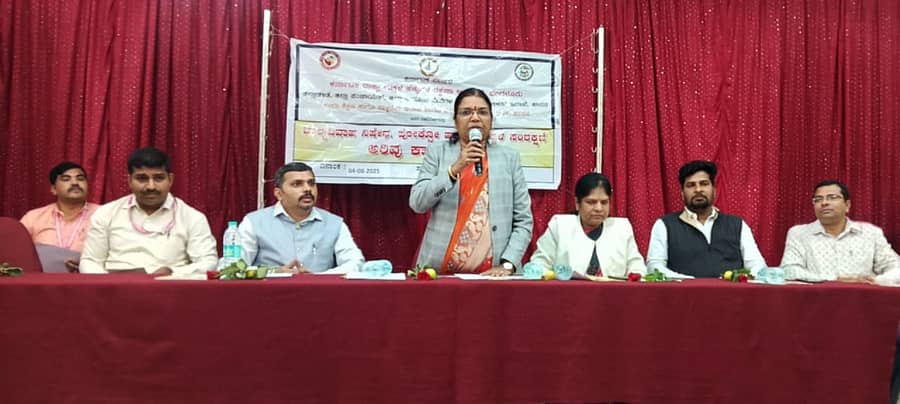 ಹಾಸನದ ಎವಿಕೆ ಮಹಿಳಾ ಕಾಲೇಜಿನಲ್ಲಿ ಸೋಮವಾರ ಆಯೋಜಿಸಿದ್ದ ಕಾರ್ಯಕ್ರಮದಲ್ಲಿ ನ್ಯಾಯಾಧೀಶೆ ಹೇಮಾವತಿ ಮಾತನಾಡಿದರು