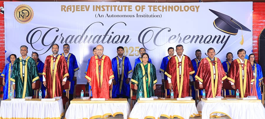 ಹಾಸನದ ರಾಜೀವ್ ತಾಂತ್ರಿಕ ಮಹಾವಿದ್ಯಾಲಯದ ಪದವಿ ಪ್ರದಾನ ಸಮಾರಂಭ ನಡೆಯಿತು.