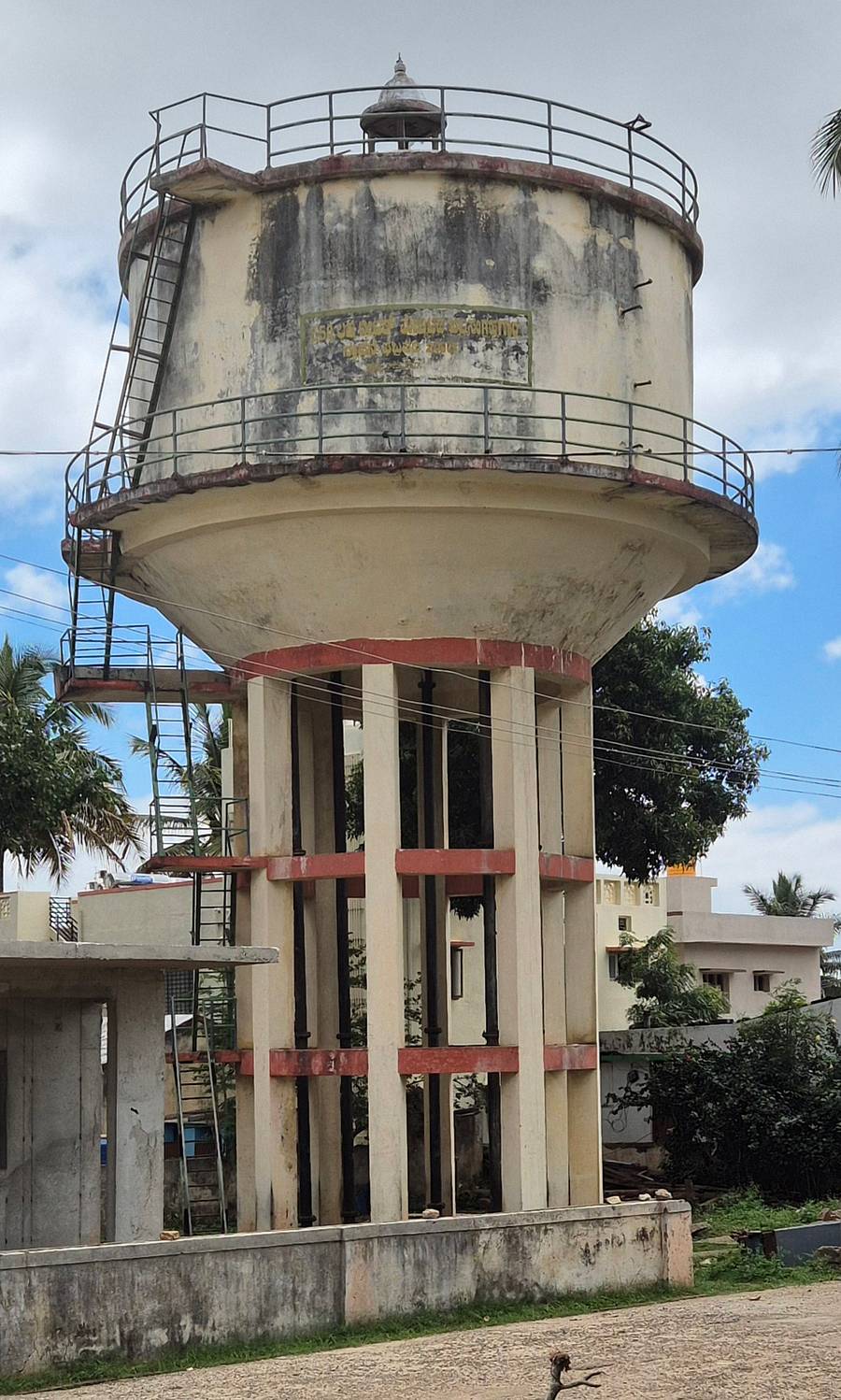 ಕೆ.ಆರ್.ನಗರ ಕಂಠೇನಹಳ್ಳಿ ಹೊಸ ಬಡಾವಣೆಯಲ್ಲಿನ ನೀರಿನ ಟ್ಯಾಂಕ್