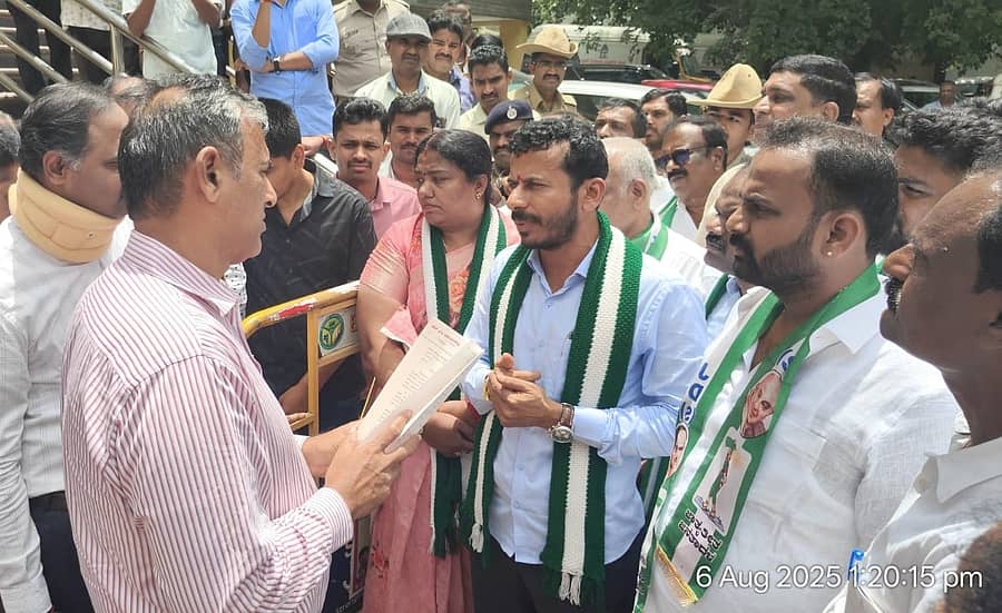 ಮಹೇಶ್ವರ್‌ ರಾವ್‌ ಅವರಿಗೆ ಎಚ್‌.ಎಂ. ರಮೇಶ್‌ ಗೌಡ ಮನವಿ ಸಲ್ಲಿಸಿದರು