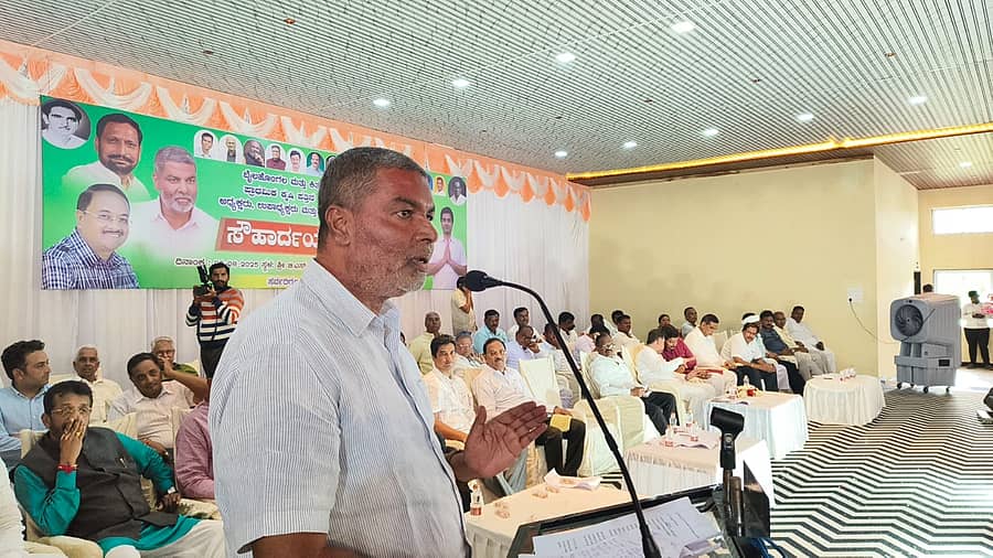೬ಎಂಕೆಎಚ್೧(ಎ) ಪ್ರಾಥಮಿಕ ಕೃಷಿ ಪತ್ತಿನ ಸಹಕಾರಿ ಸಂಘಗಳ ಅಧ್ಯಕ್ಷರು, ಉಪಾಧ್ಯಕ್ಷರು ಮತ್ತು ಆಡಳಿತ ಮಂಡಳಿ ಸದಸ್ಯರ ಸೌಹಾರ್ದಯುತ ಸಭೆ ಉದ್ಘಾಟಿಸಿ ಮಾತನಾಡಿದ ಕೆಎಂಎಫ್ ಅಧ್ಯಕ್ಷ, ಶಾಸಕ ಬಾಲಚಂದ್ರ ಜಾರಕಿಹೊಳಿ.