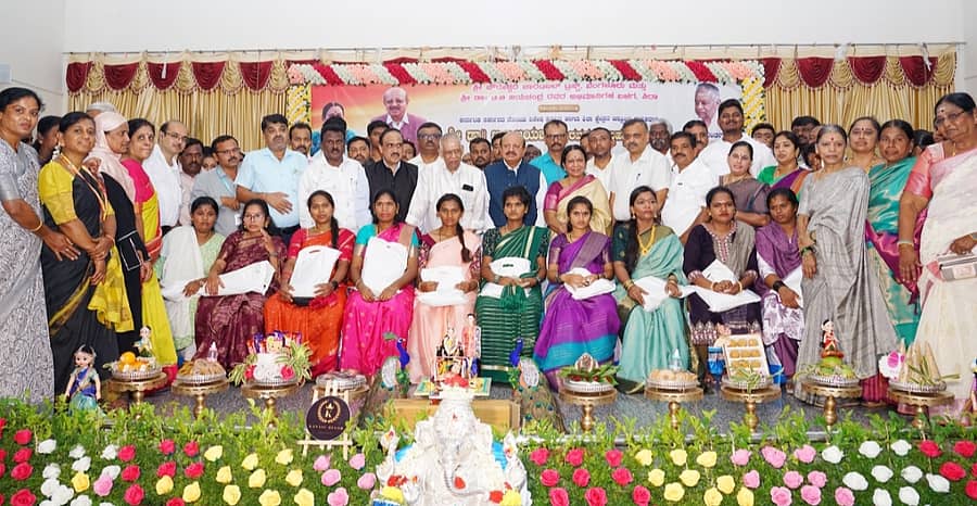 ಶಿರಾದಲ್ಲಿ ಬುಧವಾರ ಸಾಮೂಹಿಕ ಸೀಮಂತ, ಆರೋಗ್ಯ ಅರಿವು ಕಾರ್ಯಕ್ರಮ ನಡೆಯಿತು