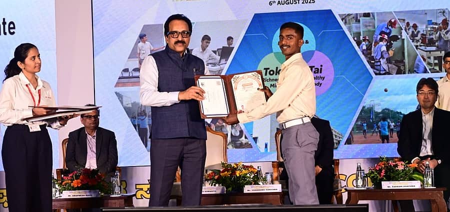 <div class="paragraphs"><p>ರಾಮನಗರ ತಾಲ್ಲೂಕಿನ ಬಿಡದಿಯ ಕೈಗಾರಿಕಾ ಪ್ರದೇಶದಲ್ಲಿರುವ ಟೊಯೊಟಾ ತಾಂತ್ರಿಕ ತರಬೇತಿ ಸಂಸ್ಥೆಯಲ್ಲಿ ಬುಧವಾರ ನಡೆದ ಘಟಿಕೋತ್ಸವದಲ್ಲಿ&nbsp;ಇಸ್ರೊ ಮಾಜಿ ಅಧ್ಯಕ್ಷ ಡಾ. ಎಸ್. ಸೋಮನಾಥ್ ಅವರು ವಿದ್ಯಾರ್ಥಿಗಳಿಗೆ ಪದವಿ ಪ್ರಮಾಣಪತ್ರ ವಿತರಿಸಿದರು. </p></div>