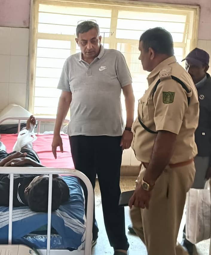 ರಾಜ್ಯ ವನ್ಯಜೀವಿ ಮಂಡಳಿಯ ಸದಸ್ಯ ಸಂಕೇತ್ ಪೂವಯ್ಯ ಗಾಯಾಳುವಿನ ಆರೋಗ್ಯ ವಿಚಾರಿಸಿದರು