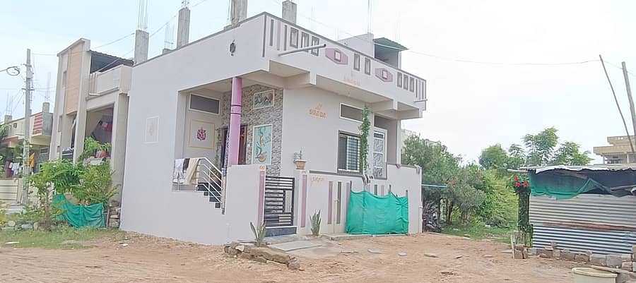 8ಎಸ್ಎಚ್ಪಿ 1: ಶಹಾಪುರ ನಗರದ ಬೊರುಕಾ ಶಾಲೆಯ ಹತ್ತಿರ ವಾಜಪೇಯಿ ನಗರ ಹಾಗೂ ಅಂಬೇಡ್ಕರ್ ಯೋಜನೆ ಅಡಿಯಲ್ಲಿ ಫಲಾನುಭವಿ ನಿರ್ಮಿಸಿಕೊಂಡ ಮನೆ