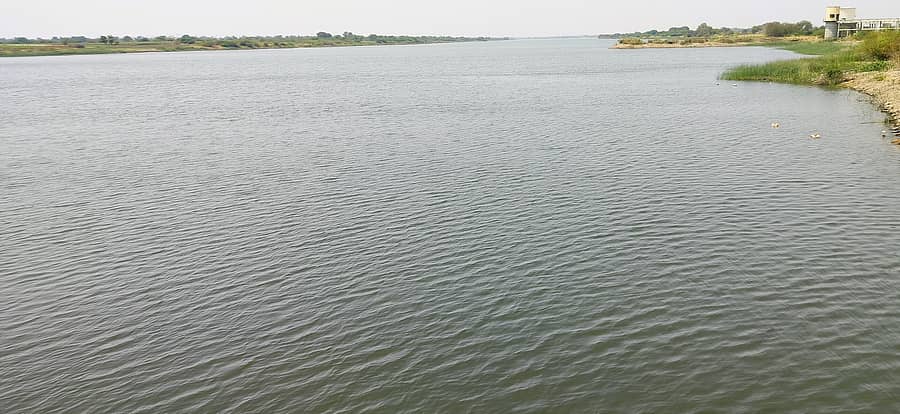 ಅಫಜಲಪುರ ತಾಲೂಕಿನ ಸೊನ್ನ ಗ್ರಾಮದ ಬಳಿ ಭೀಮ ನದಿಗೆ ಅಡ್ಡಲಾಗಿ ನಿರ್ಮಿಸಿರುವ ಬ್ಯಾರೇಜ್‌ನಲ್ಲಿ ನೀರು ಭರ್ತಿಯಾಗಿರುವುದು.