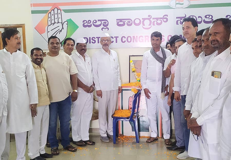 ಚಿತ್ರದುರ್ಗದ ಜಿಲ್ಲಾ ಕಾಂಗ್ರೆಸ್‌ ಕಚೇರಿಯಲ್ಲಿ ಶನಿವಾರ ಹಮ್ಮಿಕೊಂಡಿದ್ದ ‘ಬ್ರಿಟಿಷರೇ ಭಾರತ ಬಿಟ್ಟು ತೊಲಗಿ’ (ಕ್ವಿಟ್‌ ಇಂಡಿಯಾ) ಚಳವಳಿಯ ದಿನಾಚರಣೆ ಕಾರ್ಯಕ್ರಮದಲ್ಲಿ ಆದಿಜಾಂಬವ ನಿಗಮದ ಅಧ್ಯಕ್ಷ ಜಿ.ಎಸ್‌. ಮಂಜುನಾಥ್‌ ಮಾತನಾಡಿದರು
