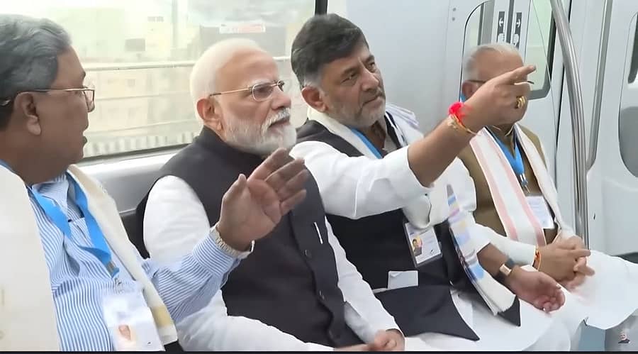 <div class="paragraphs"><p>ಮೆಟ್ರೊ ರೈಲಿನಲ್ಲಿ ಮುಖ್ಯಮಂತ್ರಿ ಸಿದ್ದರಾಮಯ್ಯ, ಪ್ರಧಾನಿ ನರೇಂದ್ರ ಮೋದಿ ಹಾಗೂ ಉಪಮುಖ್ಯಮಂತ್ರಿ ಡಿ.ಕೆ.ಶಿವಕುಮಾರ್</p></div>