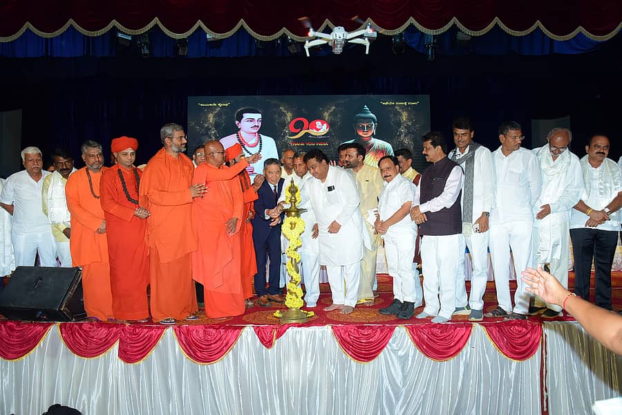ಮುರುಘರಾಜೇಂದ್ರ ಬೃಹನ್ಮಠದ ಅನುಭವ ಮಂಟಪದಲ್ಲಿ ಭಾನುವಾರ ನಡೆದ ‘ಬಸವ ನಾಡಿನಲ್ಲಿ ಬುದ್ಧನ ಸ್ಮರಣೆ’ ಸಮಾರಂಭವನ್ನು ಸಚಿವ ಎಂ.ಬಿ.ಪಾಟೀಲ ಉದ್ಘಾಟಿಸಿದರು