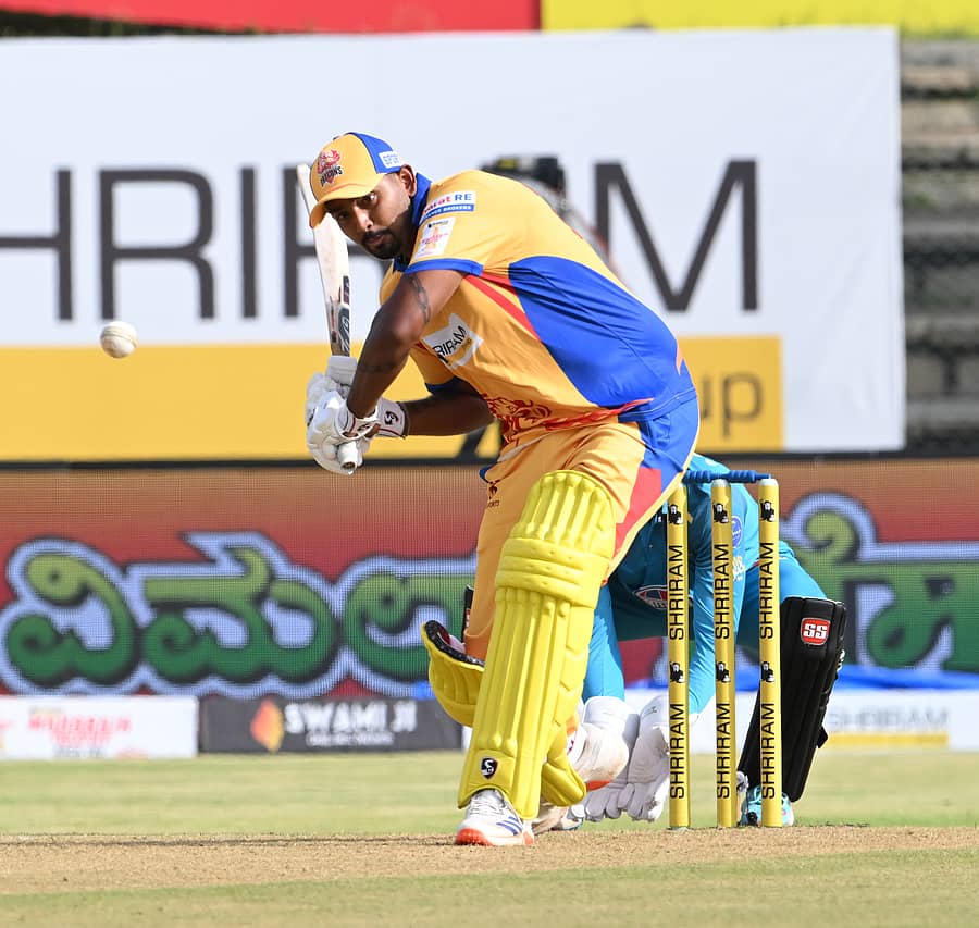 <div class="paragraphs"><p>ಮಂಗಳೂರು ಡ್ರ್ಯಾಗನ್ಸ್‌ ಪರ ಅರ್ಧ ಶತಕ (53) ಗಳಿಸಿದ ಮೆಕ್ನಿಲ್‌ ನೊರೊನಾ ಬ್ಯಾಟಿಂಗ್‌ ವೈಖರಿ </p></div>