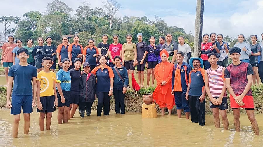 ಎಸ್ಎಂಎಸ್ ಶಾಲಾ ಆವರಣದಲ್ಲಿ ನಡೆದ ಕೆಸರುಗದ್ದೆ ಕ್ರೀಡಾಕೂಟದಲ್ಲಿ ಮಕ್ಕಳು ಸಂಭ್ರಮಿಸಿದರು.