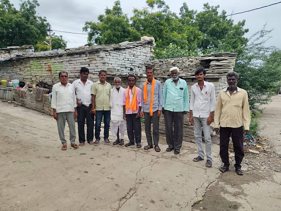 ಹಕ್ಕುಪತ್ರ ಸೌಲಭ್ಯ ವಂಚಿತ ವಾಡಿ ಪುರಸಭೆ ವ್ಯಾಪ್ತಿಯ ಬಸವನಖಣಿ ನಿವಾಸಿಗಳು