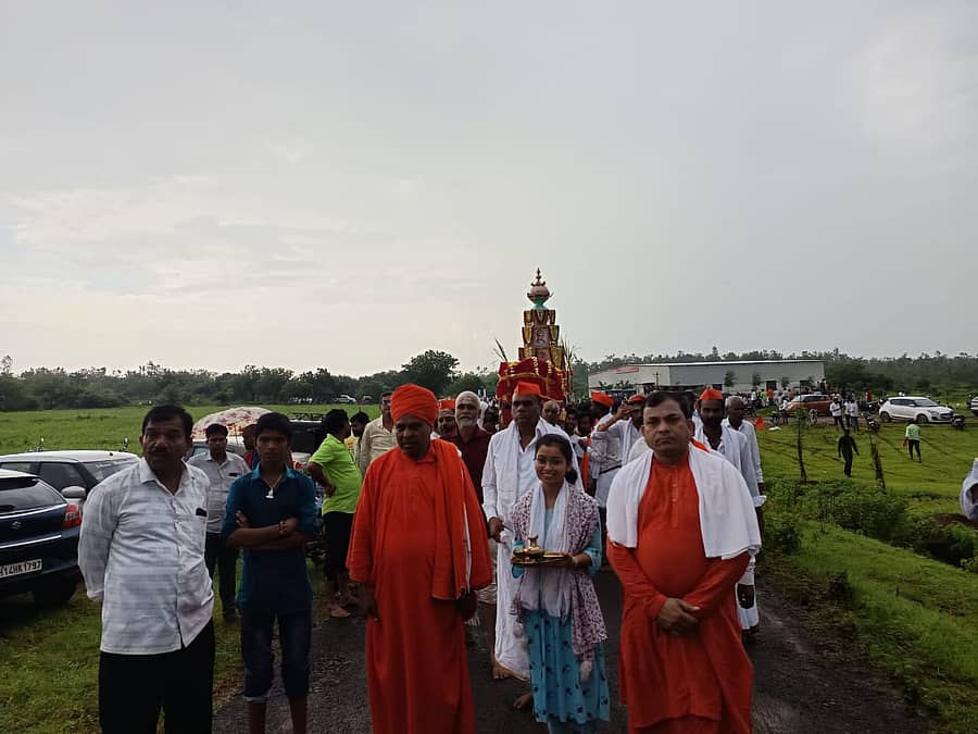 ಭಾಲ್ಕಿ ತಾಲ್ಲೂಕಿನ ಖಟಕ ಚಿಂಚೋಳಿ ಗ್ರಾಮದಲ್ಲಿ ಶಾಂತಲಿಂಗೇಶ್ವರರ ಜಾತ್ರಾ ಮಹೋತ್ಸವ ನಿಮಿತ್ತ ರಥೋತ್ಸವ, ಪಲ್ಲಕ್ಕಿ ಉತ್ಸವ ನಡೆಯಿತು
