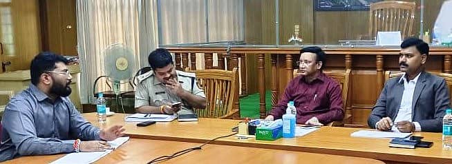 ಬಾಗಲಕೋಟೆಯಲ್ಲಿ ಸೋಮವಾರ ಜಿಲ್ಲಾಧಿಕಾರಿಗಳ ಅಧ್ಯಕ್ಷತೆಯಲ್ಲಿ ಆಧಾರ ಮೇಲ್ವಿಚಾರಣಾ ಸಮಿತಿ ಸಭೆ ಜರುಗಿತು