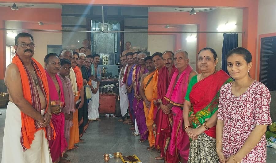 ಹೊಸಪೇಟೆಯ ಕಾಶಿ ಆಂಜನೇಯ ದೇವಸ್ಥಾನದಲ್ಲಿ ರಾಯರ ಮಧ್ಯಾರಾಧನೆಯನ್ನು ಭಕ್ತಿಪೂರ್ವಕವಾಗಿ ಮಾಡಲಾಯಿತು
