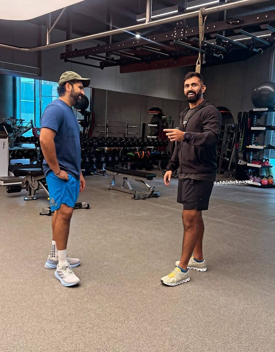 <div class="paragraphs"><p>ರೋಹಿತ್ ಶರ್ಮಾ, ಅಭಿಷೇಕ್ ನಾಯರ್</p></div>