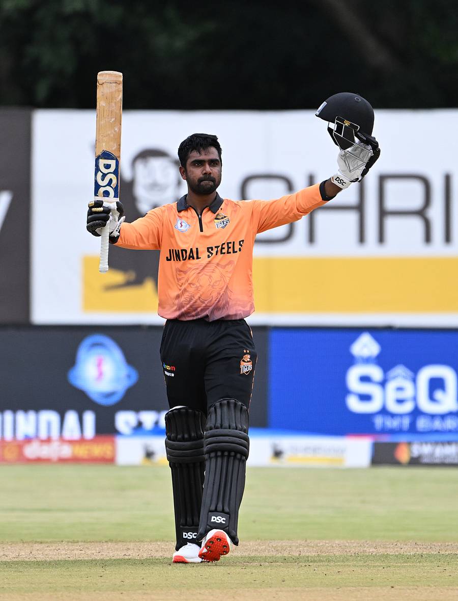 ಹುಬ್ಬಳ್ಳಿ ಟೈಗರ್ಸ್ ತಂಡದ ಪರ ಶತಕ ಸಿಡಿಸಿ ಸಂಭ್ರಮಿಸಿದ ಮೊಹಮ್ಮದ್ ತಹಾ (101) –ಪ್ರಜಾವಾಣಿ ಚಿತ್ರ/ಅನೂಪ್ ರಾಘ.ಟಿ.