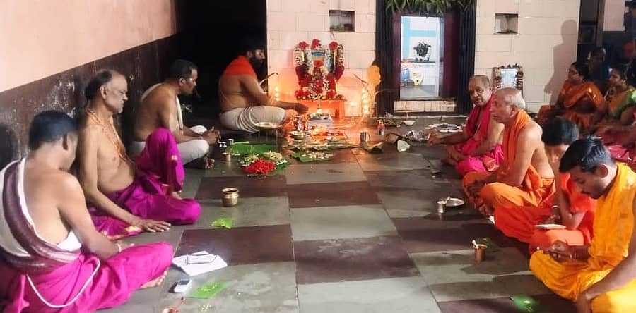 ದೇವರಹಿಪ್ಪರಗಿ ಪಟ್ಟಣದ ವಿಠ್ಠಲಮಂದಿರದಲ್ಲಿ ರಾಘವೇಂದ್ರ ಸ್ವಾಮಿಗಳ 354ನೇ ಆರಾಧನಾ ಮಹೋತ್ಸವ ಜರುಗಿತು.