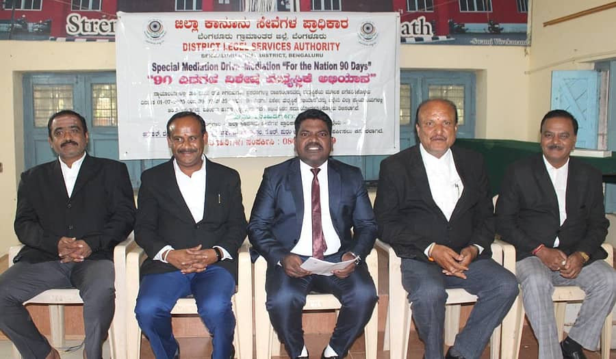 ದೊಡ್ಡಬಳ್ಳಾಪುರದಲ್ಲಿ ನಡೆಯಲಿರುವ ವಿಶೇಷ ಮಧ್ಯಸ್ಥಿಕೆ ಅಭಿಯಾನ ಕುರಿತು ಪ್ರಧಾನ ಸಿವಿಲ್ ನ್ಯಾಯಾಲಯದ ನ್ಯಾಯಾಧೀಶ ದಾಸರಿ ಕ್ರಾಂತಿ ಕಿರಣ್ ಮಾಹಿತಿ ನೀಡಿದರು