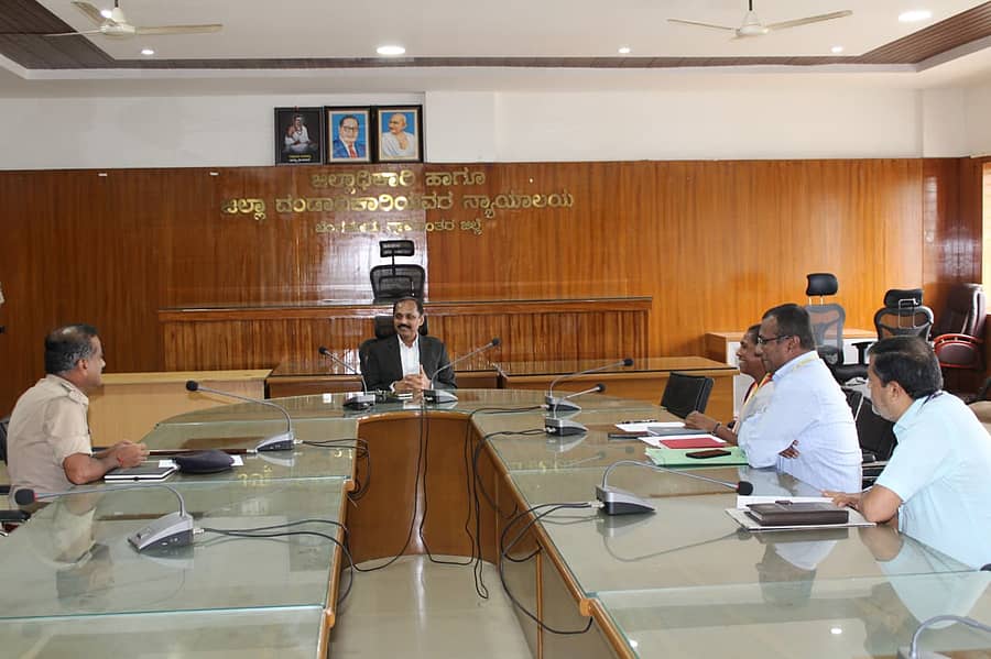 ದೇವನಹಳ್ಳಿಯ ಜಿಲ್ಲಾಡಳಿತ ಭವನದಲ್ಲಿ ನಡೆದ ಅನಧಿಕೃತ ಲಾಟರಿ, ಮಟ್ಕಾ ಹಾವಳಿಯ ನಿಯಂತ್ರಣದ ಬಗ್ಗೆ ತ್ರೈಮಾಸಿಕ ಸಭೆ