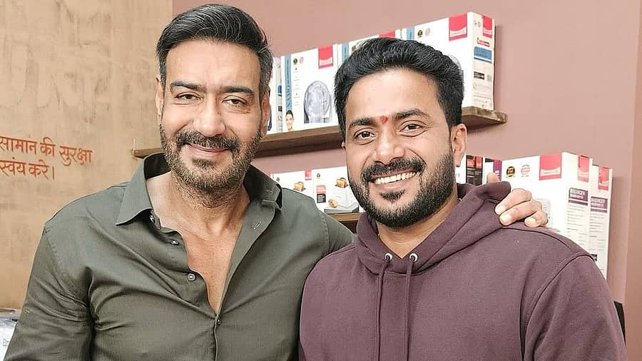 <div class="paragraphs"><p>ಬಾಲಿವುಡ್‌ ನಟ ಅಜಯ್ ದೇವಗನ್ ಭೇಟಿಯಾದ ‘ಸು ಫ್ರಮ್ ಸೋ’ ಚಿತ್ರ ತಂಡ</p></div>