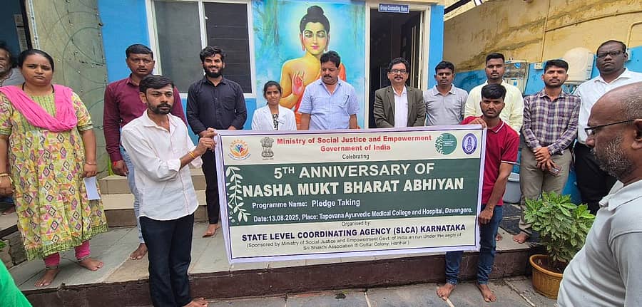 ಹರಿಹರ ಸಮೀಪದ ದೊಡ್ಡಬಾತಿಯ ತಪೋವನ ಸಂಸ್ಥೆಯಲ್ಲಿ ಬುಧವಾರ ಆಯೋಜಿಸಿದ್ದ ನಶೆಮುಕ್ತ ಭಾರತ ಅಭಿಯಾನದ ಪ್ರತಿಜ್ಞಾವಿಧಿ ಕಾರ್ಯಕ್ರಮದಲ್ಲಿ ಸಂಸ್ಥೆಯ ಮುಖ್ಯಸ್ಥ ಶಶಿಕುಮಾರ್ ಮೆಹರ್ವಾಡೆ ಮಾತನಾಡಿದರು