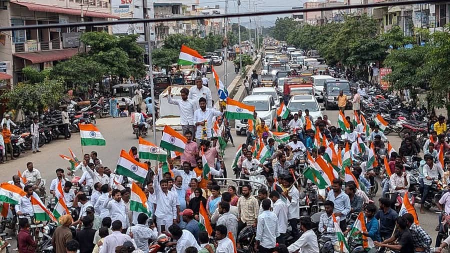 ಯಾದಗಿರಿಯಲ್ಲಿ ಬುಧವಾರ ಬಿಜೆಪಿ ನಗರ ಮಂಡಲ ಯುವ ಮೋರ್ಚಾ ವತಿಯಿಂದ ಹರ್ ಘರ್ ತಿರಂಗಾ ಅಭಿಯಾನದ ಅಂಗವಾಗಿ ಬೈಕ್ ರ್‍ಯಾಲಿ ನಡೆಯಿತು