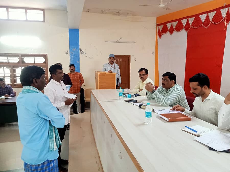 ಜಗಳೂರಿನಲ್ಲಿ ಬುಧವಾರ ಲೋಕಾಯುಕ್ತ ಲೋಕಾಯುಕ್ತ ಎಸ್‌ಪಿ ಎಂ.ಎಸ್.ಕೌಲಾಪುರೆ ಅವರು ಸಾರ್ವಜನಿಕರ ಅಹವಾಲು ಆಲಿಸಿದರು