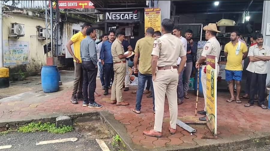 ಧರ್ಮಸ್ಥಳದಲ್ಲಿ ಸಾಕ್ಷಿ ದೂರುದಾರ ಉಳಿದುಕೊಂಡಿದ್ದ ಎನ್ನಲಾದ ಸ್ಥಳದ ಮಹಜರು ಕಾರ್ಯ ಗುರುವಾರ ನಡೆಯಿತು