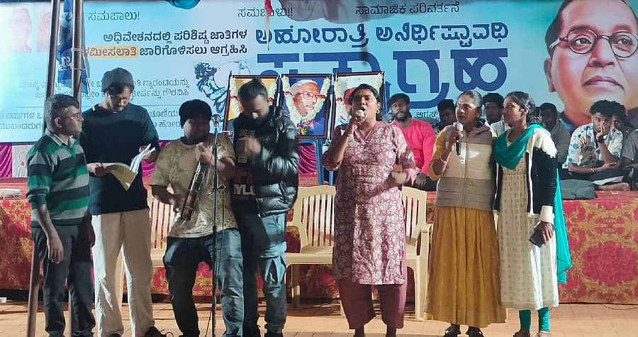 ಸ್ವಾತಂತ್ರ್ಯ ಉದ್ಯಾನದಲ್ಲಿ ‘ನಟ್ಟಿರುಳ ನಾದ’ ಅಹೋರಾತ್ರಿ ಸಾಂಸ್ಕೃತಿಕ ಪ್ರತಿರೋಧ ಕಾರ್ಯಕ್ರಮ ನಡೆಯಿತು.