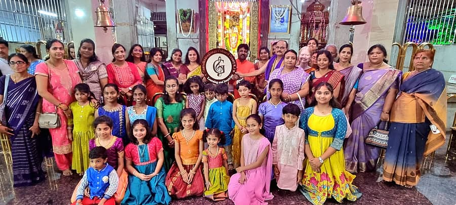 ಕೆಂಗೇರಿ ಉಪನಗರದ ರಾಘವೇಂದ್ರ ಸ್ವಾಮಿಗಳ ಮಠದಲ್ಲಿ ಗಾನಸಿದ್ಧ ಗಂಗಾ ಕಲ್ಚರಲ್ ಟ್ರಸ್ಟ್‌ನ ಲಾಂಛನ (ಲೋಗೊ) ಬಿಡುಗಡೆ ಮಾಡಲಾಯಿತು.