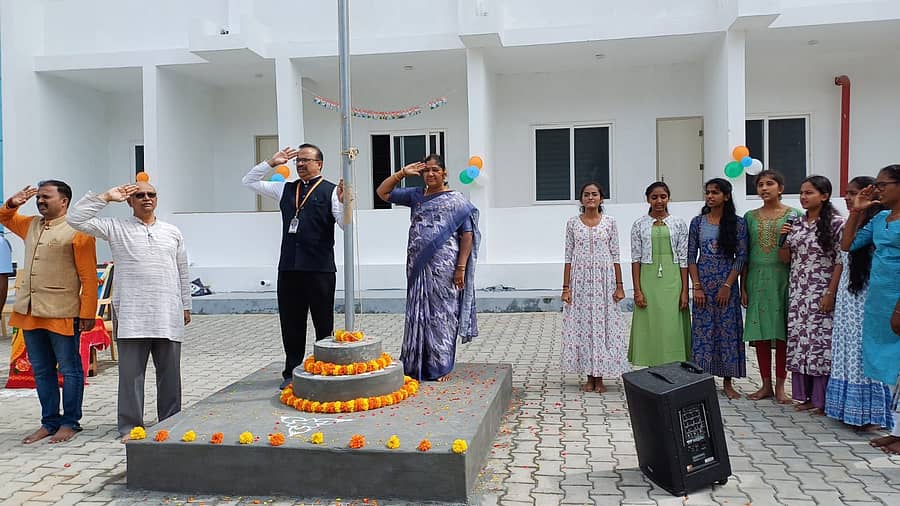 ಮಹಾರಾಣಿ ಮಹಿಳಾ ವಿಜ್ಞಾನ ಕಾಲೇಜು ವಿದ್ಯಾರ್ಥಿನಿಲಯದಿಂದ ನಡೆದ ಸ್ವಾತಂತ್ರ್ಯೋತ್ಸವದಲ್ಲಿ ಪ್ರಾಂಶುಪಾಲ ಪ್ರೊ.ಅಬ್ದುಲ್ ರಹಿಮಾನ್ ಎಂ. ಧ್ವಜಾರೋಹಣ ನೆರವೇರಿಸಿದರು. ನಿಲಯಪಾಲಕಿ ಪದ್ಮಾ ಸಿ. ಪಾಲ್ಗೊಂಡಿದ್ದರು