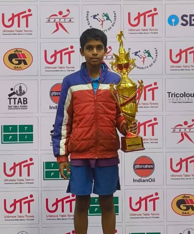 ಪ್ರಶಸ್ತಿಯೊಂದಿಗೆ ಸಿದ್ಧಾಂತ್ ಎಂ.