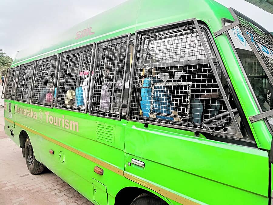 <div class="paragraphs"><p> ಛಾಯಾಗ್ರಹಣದ ರಂಧ್ರಗಳನ್ನು ಮುಚ್ಚಿರುವುದು</p></div>