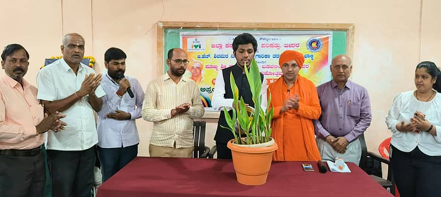 ಭಾಲ್ಕಿಯ ಜಿ.ಎಚ್.ಶಿವಮಠ ನಿಡಗುಂದಿ ಕೈಗಾರಿಕಾ ತರಬೇತಿ ಸಂಸ್ಥೆಯಲ್ಲಿ ನಡೆದ ಅಪ್ರೆಂಟಿಸ್ ತರಬೇತಿ ಕ್ಯಾಂಪಸ್ ಸಂದರ್ಶನ ಕಾರ್ಯಕ್ರಮವನ್ನು ಸಂಸದ ಸಾಗರ್ ಖಂಡ್ರೆ ಉದ್ಘಾಟಿಸಿದರು