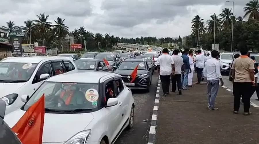 ಧರ್ಮಸ್ಥಳ ಚಲೋ ಅಂಗವಾಗಿ ಹಾಸನ ಹೊರವಲಯದ ಬೂವನಹಳ್ಳಿ ಬಳಿ ಸಾಗಿದ ಕಾರುಗಳು 