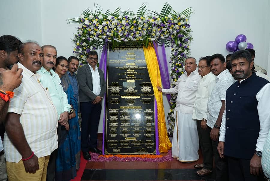 ಜಯನಗರ ಪ್ರಾದೇಶಿಕ ಸಾರಿಗೆ ಕಚೇರಿಯ ನೂತನ ಕಟ್ಟಡವನ್ನು ರಾಮಲಿಂಗಾರೆಡ್ಡಿ ಅವರು ಅಂಜನಾಪುರದಲ್ಲಿ ಶನಿವಾರ ಉದ್ಘಾಟಿಸಿದರು