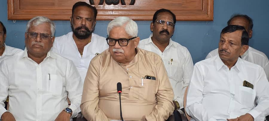 ಗದಗ ನಗರದಲ್ಲಿ ಶನಿವಾರ ನಡೆದ ಪತ್ರಿಕಾಗೋಷ್ಠಿಯಲ್ಲಿ ಶಾಸಕ ಜಿ.ಎಸ್‌. ಪಾಟೀಲ ಮಾತನಾಡಿದರು