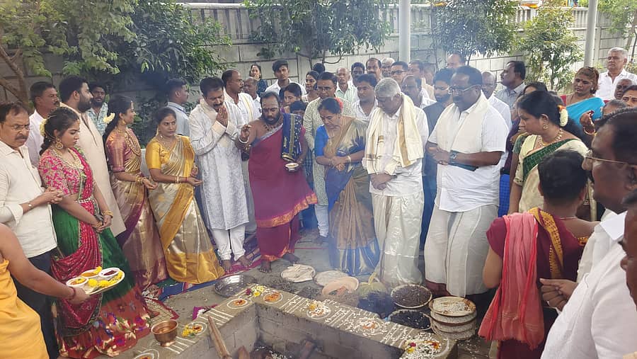 ಶ್ರೀಕೃಷ್ಣ ಜನ್ಮಾಷ್ಠಮಿ ಪ್ರಯುಕ್ತ ಶ್ರೀವೇಣುಗೋಪಾಲಸ್ವಾಮಿ ದೇವಸ್ಥಾನದಲ್ಲಿ ಹೋಮ ಹವನ ಹಮ್ಮಿಕೊಳ್ಳಲಾಗಿತ್ತು.